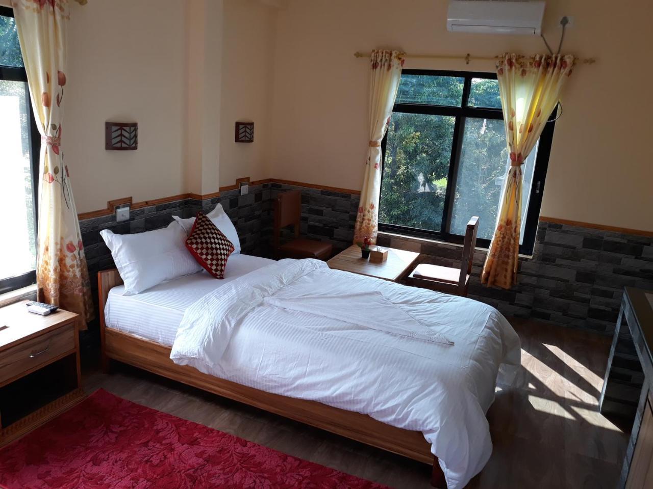 Peacock - A Family-Run Hotel Sauraha Εξωτερικό φωτογραφία