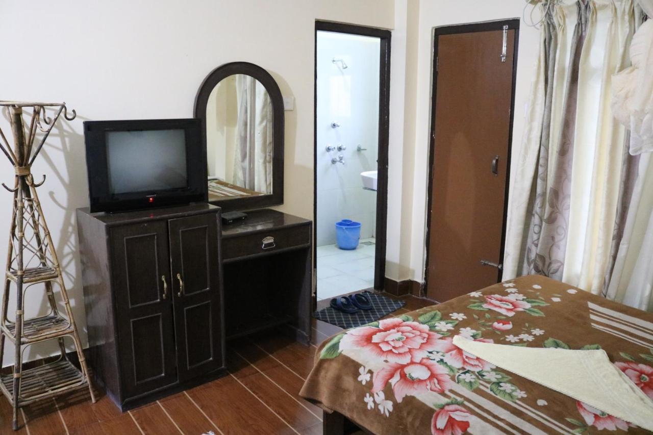 Peacock - A Family-Run Hotel Sauraha Εξωτερικό φωτογραφία